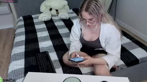 Yungsatou online show from June 3, 2:33 pm
