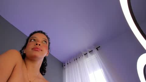 Snapshot of mollyybloom chatting on December 31, 4:35 pm Molly online show from December 31, 4:35 pm