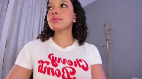 Snapshot of mollyybloom chatting on January 17, 3:11 pm Molly online show from January 17, 3:11 pm