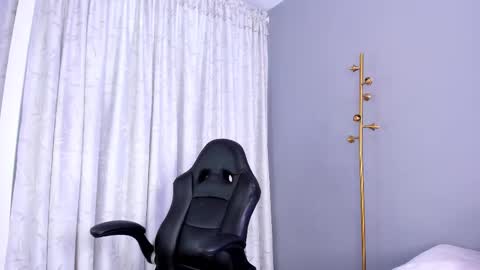 Snapshot of mollyybloom chatting on February 20, 3:30 pm Molly online show from February 20, 3:30 pm