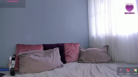 Snapshot of mollyybloom chatting on October 5, 7:23 pm Molly online show from October 5, 7:23 pm