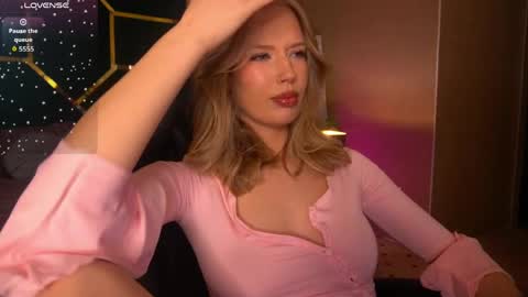 Snapshot of mollyymayy chatting on May 10, 1:00 am mollyymayy online show from May 10, 1:00 am