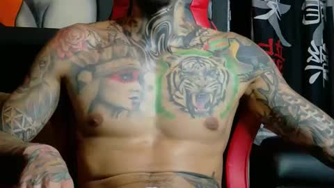 Snapshot of molotov_explosive chatting on October 22, 11:48 pm Molotov online show from October 22, 11:48 pm
