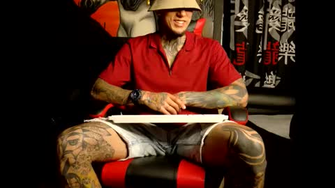 Snapshot of molotov_explosive chatting on November 2, 12:24 am Molotov online show from November 2, 12:24 am