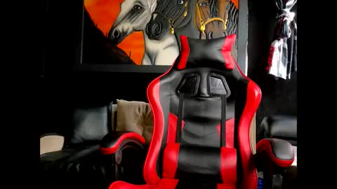 Snapshot of molotov_explosive chatting on November 5, 9:04 pm Molotov online show from November 5, 9:04 pm