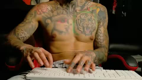 Snapshot of molotov_explosive chatting on November 7, 1:49 am Molotov online show from November 7, 1:49 am