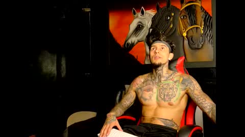 Snapshot of molotov_explosive chatting on November 14, 9:24 pm Molotov online show from November 14, 9:24 pm