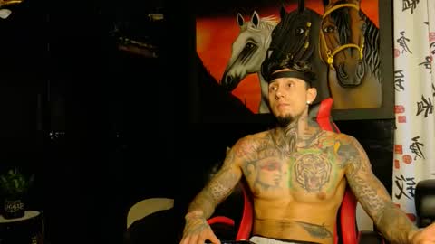 Snapshot of molotov_explosive chatting on November 16, 8:58 pm Molotov online show from November 16, 8:58 pm