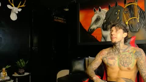 Snapshot of molotov_explosive chatting on November 18, 4:44 pm Molotov online show from November 18, 4:44 pm