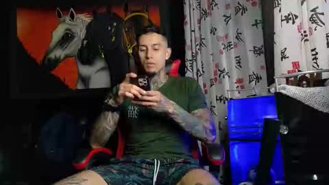 Snapshot of molotov_explosive chatting on January 12, 9:20 pm Molotov online show from January 12, 9:20 pm