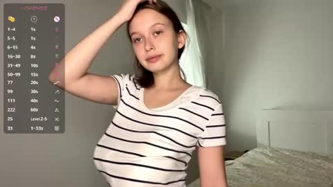 Snapshot of moltenpeach chatting on July 25, 3:53 pm Hermina online show from July 25, 3:53 pm