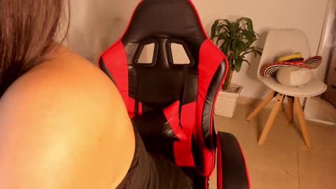 moly_loo online show from February 2, 9:08 am