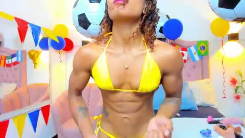 molyrestrepo online show from June 29, 8:31 pm