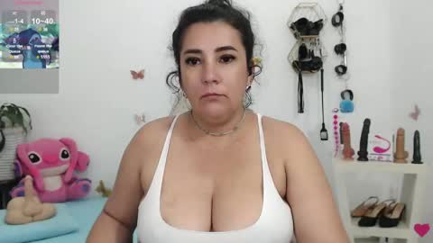 Snapshot of mom_17 chatting on May 17, 5:42 pm Celeste online show from May 17, 5:42 pm