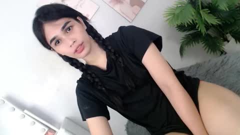 Snapshot of momi_khem019 chatting on May 21, 6:20 am MOMIKHEM online show from May 21, 6:20 am