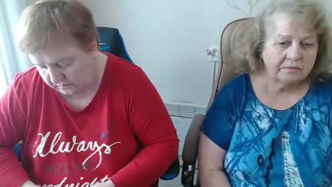 Snapshot of mommy99x chatting on March 24, 8:52 am Mommy99X online show from March 24, 8:52 am