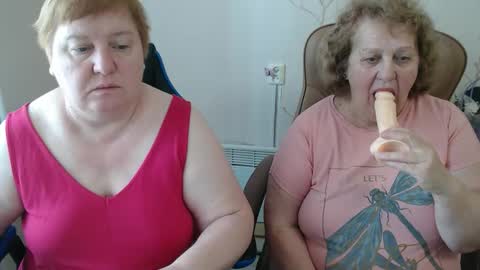 Snapshot of mommy99x chatting on April 1, 7:53 am Mommy99X online show from April 1, 7:53 am