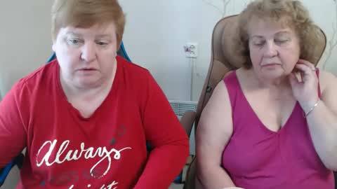 Snapshot of mommy99x chatting on April 6, 7:53 am Mommy99X online show from April 6, 7:53 am