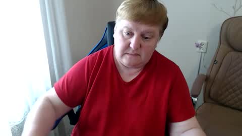 Snapshot of mommy99x chatting on June 9, 11:55 am Mommy99X online show from June 9, 11:55 am