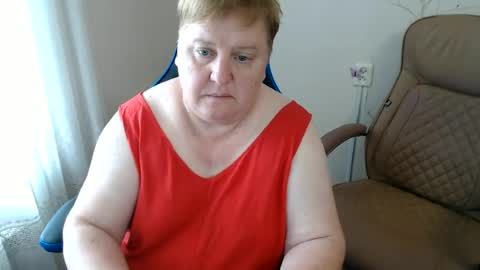 Snapshot of mommy99x chatting on June 15, 8:16 am Mommy99X online show from June 15, 8:16 am