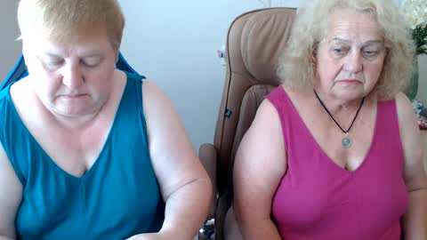 Snapshot of mommy99x chatting on July 14, 11:49 am Mommy99X online show from July 14, 11:49 am