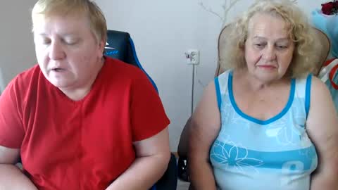 Snapshot of mommy99x chatting on July 22, 7:22 am Mommy99X online show from July 22, 7:22 am