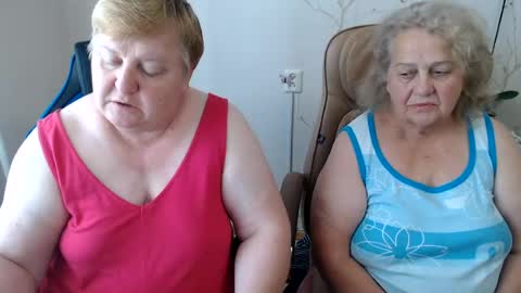 Snapshot of mommy99x chatting on July 28, 11:17 am Mommy99X online show from July 28, 11:17 am