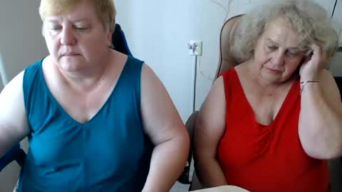 Snapshot of mommy99x chatting on August 3, 9:04 am Mommy99X online show from August 3, 9:04 am
