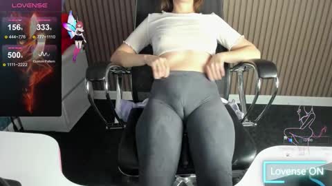 Snapshot of mommy_cum chatting on November 11, 2:33 am Mommy online show from November 11, 2:33 am