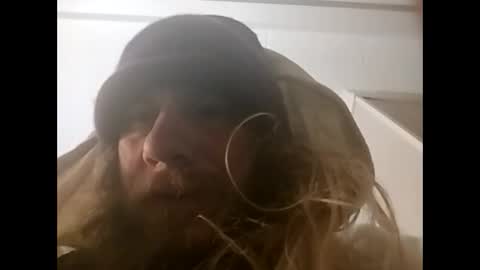 Snapshot of mommyissues2386 chatting on December 5, 4:31 am Richard Sheridan online show from December 5, 4:31 am