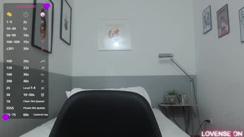 Snapshot of mommyissuess_ chatting on March 9, 10:19 pm Daphne online show from March 9, 10:19 pm