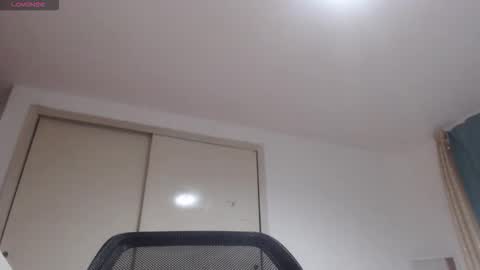 Snapshot of mommyissuess_ chatting on October 13, 10:48 am Daphne online show from October 13, 10:48 am