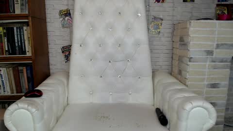 Snapshot of mommymila chatting on December 5, 1:14 am Maria online show from December 5, 1:14 am