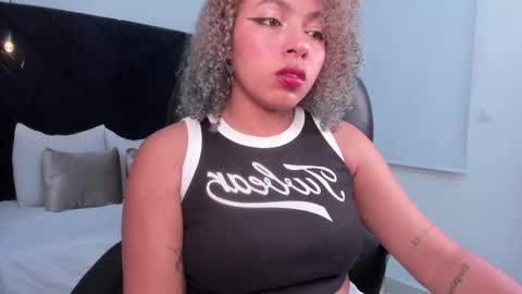 Momo  online show from February 8, 3:21 am