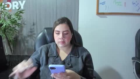 Snapshot of mona28__ chatting on September 21, 11:23 am Mona online show from September 21, 11:23 am