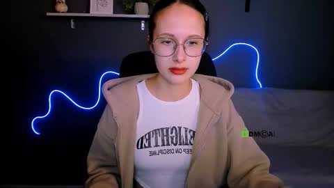 Mona  online show from September 24, 7:39 pm