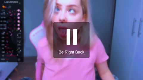 Snapshot of monalauu chatting on February 5, 5:53 pm online show from February 5, 5:53 pm