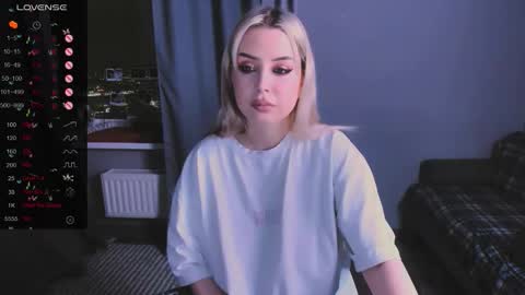 Snapshot of monalauu chatting on January 16, 5:44 am online show from January 16, 5:44 am