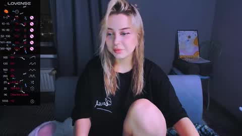 Snapshot of monalauu chatting on February 4, 10:58 pm online show from February 4, 10:58 pm