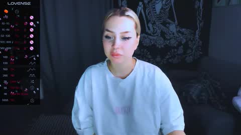 Snapshot of monalauu chatting on February 8, 3:37 pm online show from February 8, 3:37 pm