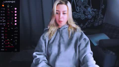 Snapshot of monalauu chatting on February 13, 3:41 pm online show from February 13, 3:41 pm