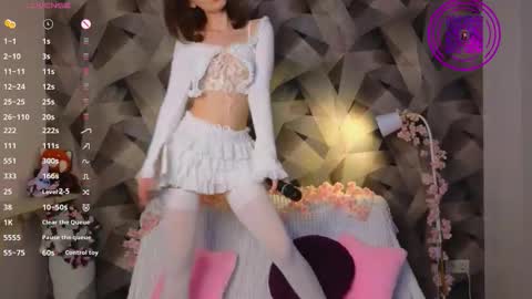 Mona online show from December 4, 3:21 pm