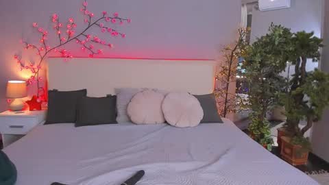 Monica online show from February 5, 1:49 pm