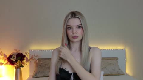 Snapshot of monaxxx_ chatting on January 3, 4:48 pm Monaxxx online show from January 3, 4:48 pm