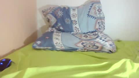 Snapshot of moncef122 chatting on October 14, 8:31 pm moncef122 online show from October 14, 8:31 pm