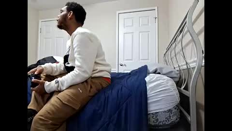 moneyboysaveg548 online show from March 10, 10:15 pm