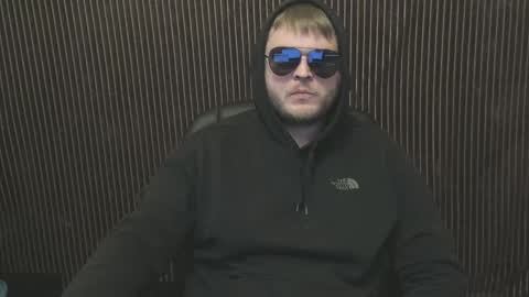 Snapshot of moneycumshot chatting on February 3, 6:35 pm Alex online show from February 3, 6:35 pm