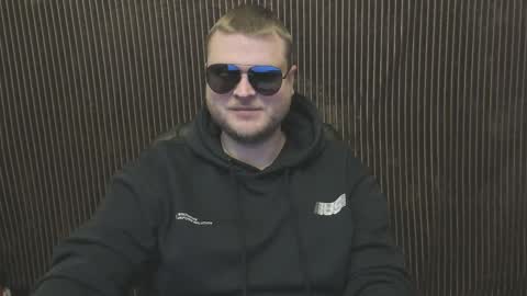 Snapshot of moneycumshot chatting on February 16, 6:37 pm Alex online show from February 16, 6:37 pm