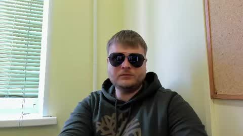 Snapshot of moneycumshot chatting on June 19, 8:51 am Alex online show from June 19, 8:51 am