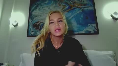 Snapshot of moni_ chatting on October 10, 4:33 am Monica online show from October 10, 4:33 am